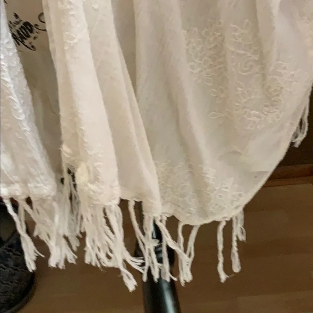 COPY - Billabong Designer’s Closet cream fringed kimono - Picture 3 of 8